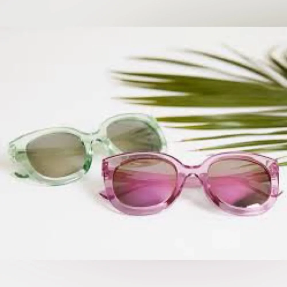 Peepers logging  off pink sunglasses